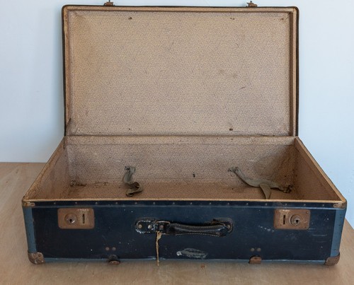 Large vintage black suitcase - black,