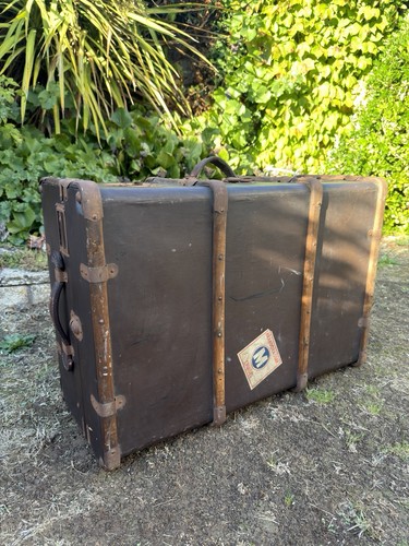 Vintage large travel trunk - large,